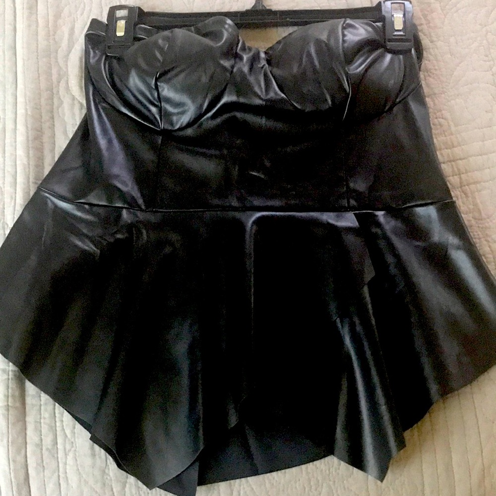 Women’s strapless blouse